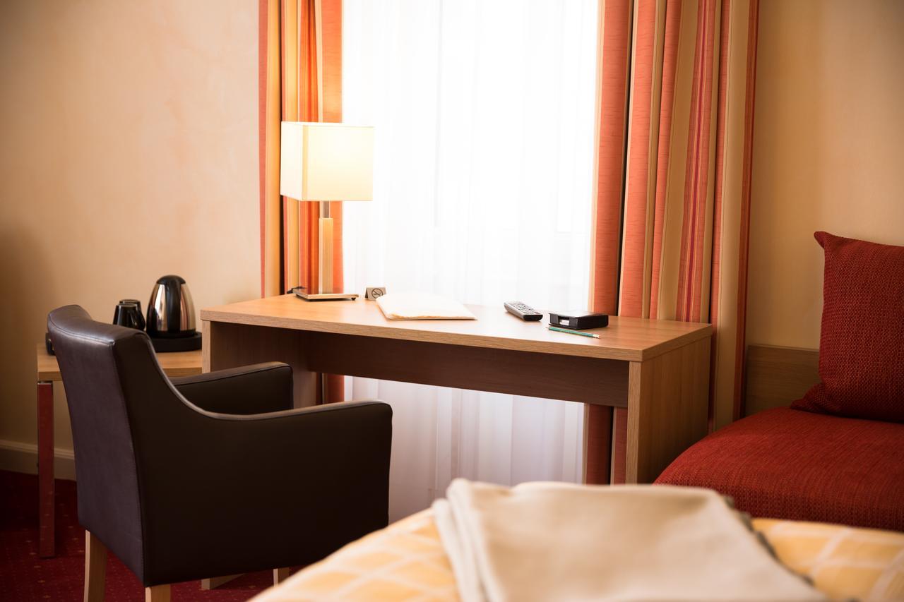 Hotel-Pension Berger ไฮเดลเบิร์ก ภายนอก รูปภาพ